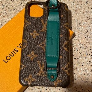 iPhone 11 Pro Max: Louis Vuitton (Not Authentic)